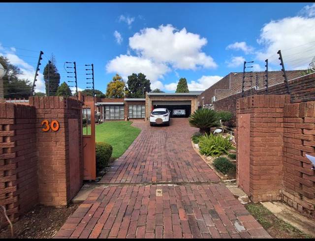 3 BEDROOM HOUSE FOR SALE IN GLENVISTA